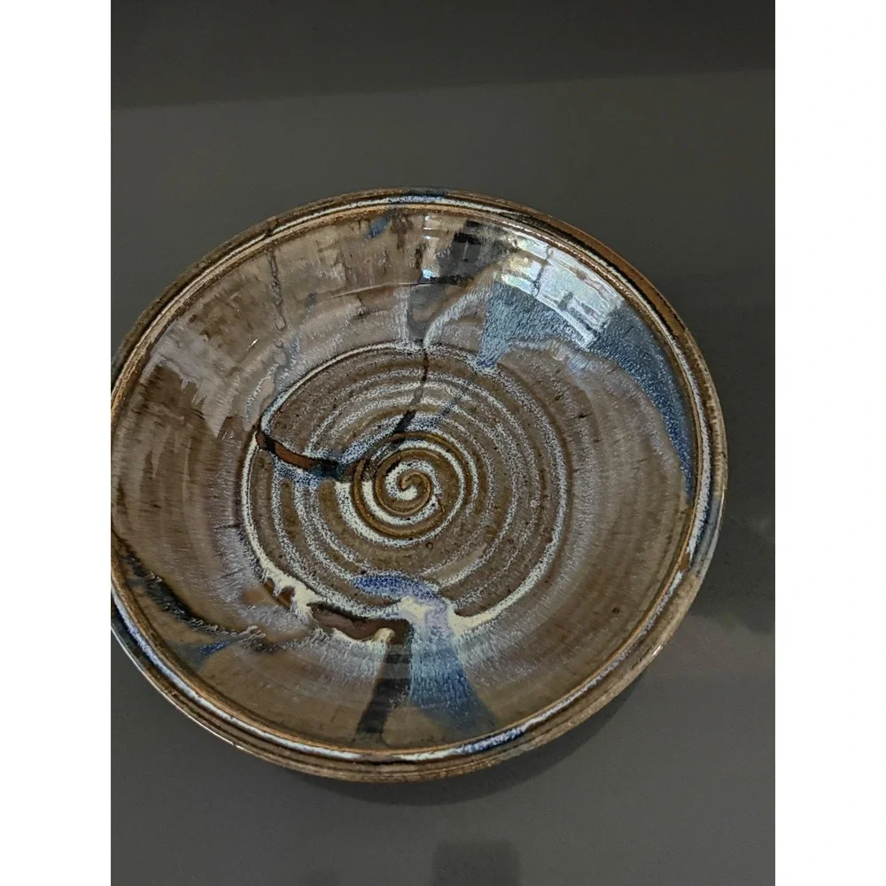 Vtg Studio Pottery Hand‎ Thrown Stoneware Bowl Brown Glaze Spiral Center 11.5